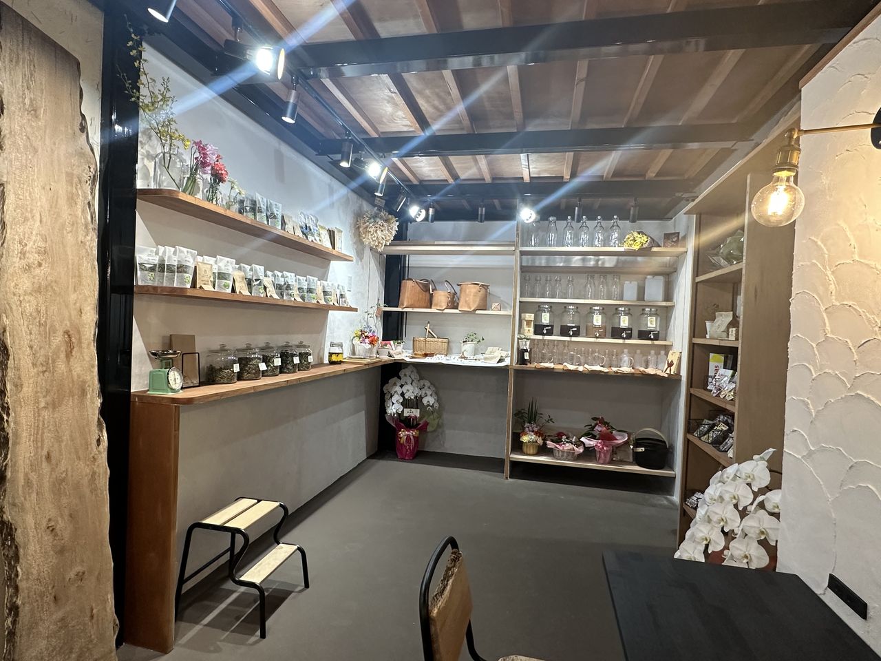 柿渋と薬草のお店　Over Flowの画像１