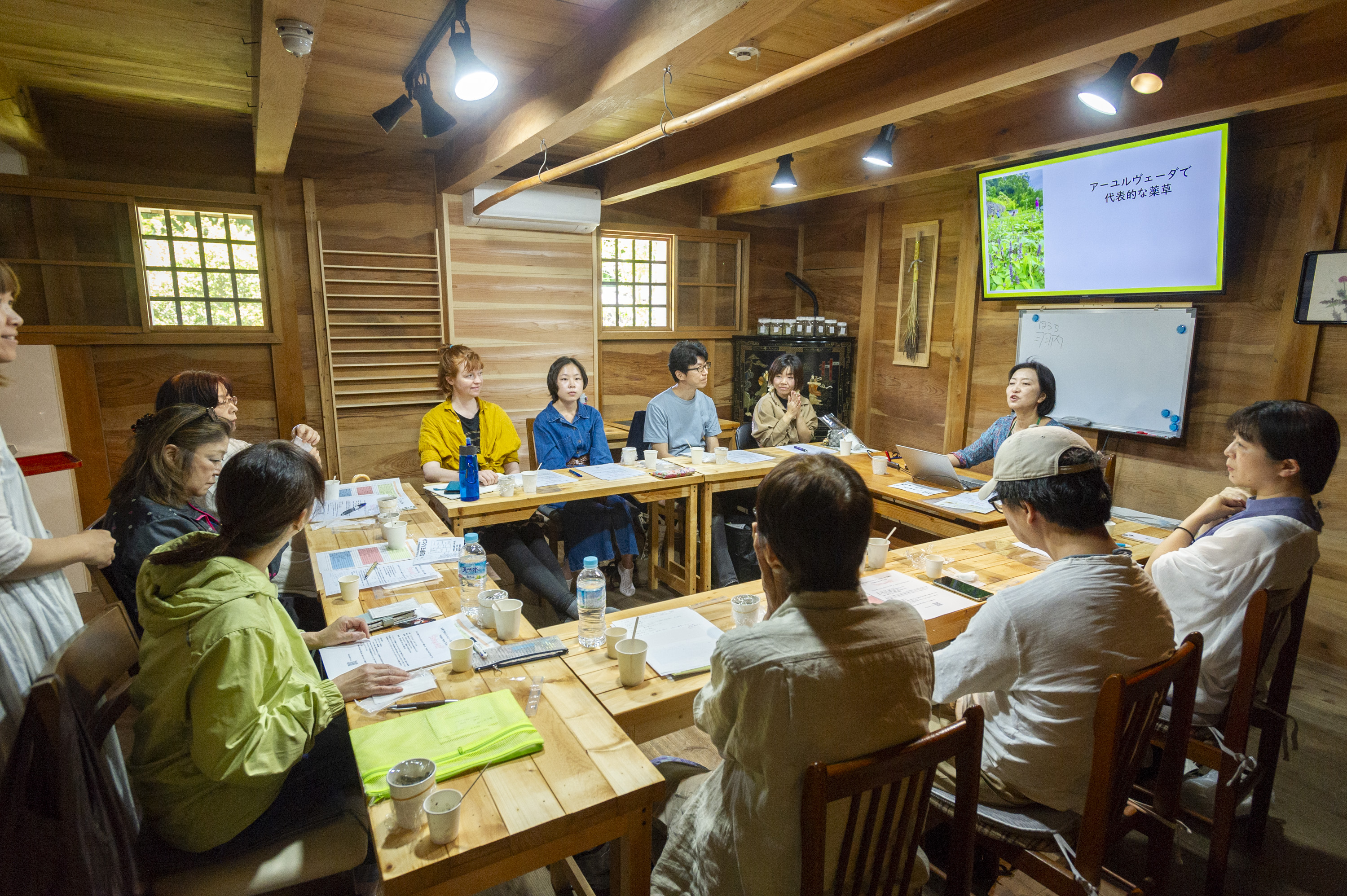 講座「～暮らしにいかすアーユルヴェーダ～「よもぎの取り入れ方」」野村真紀先生